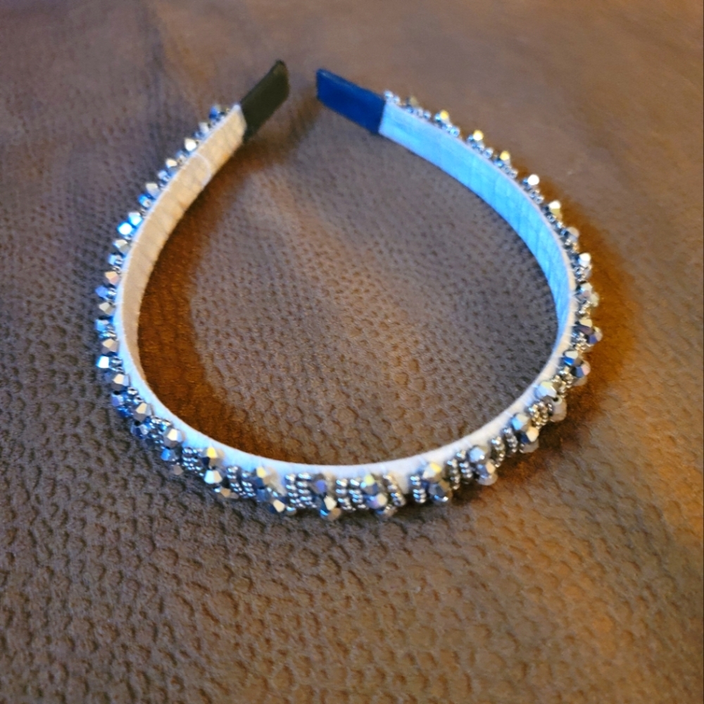 NWOT. Beautiful headband, silvertone beaded
